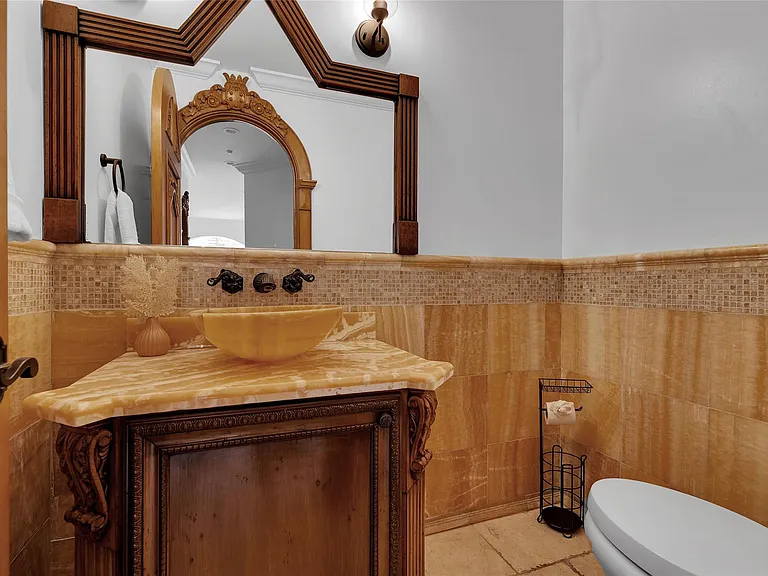 1011 Rhodes Villa Ave — Photo 91
