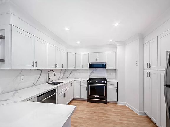 4th image of 534 Hudson St APT 6A