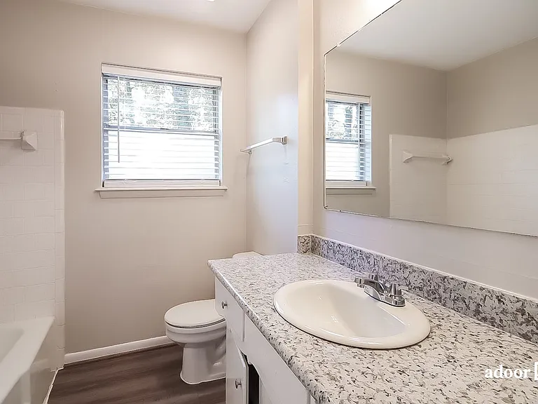 210 Castlewood Dr — Photo 11