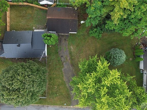 3rd image of 1015 Hillcrest Ave
