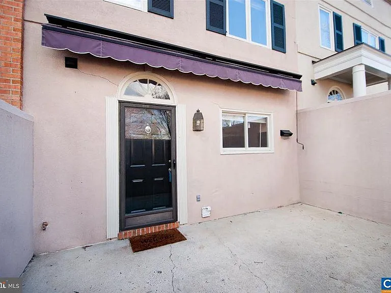 1566 Garden Ct — Photo 2