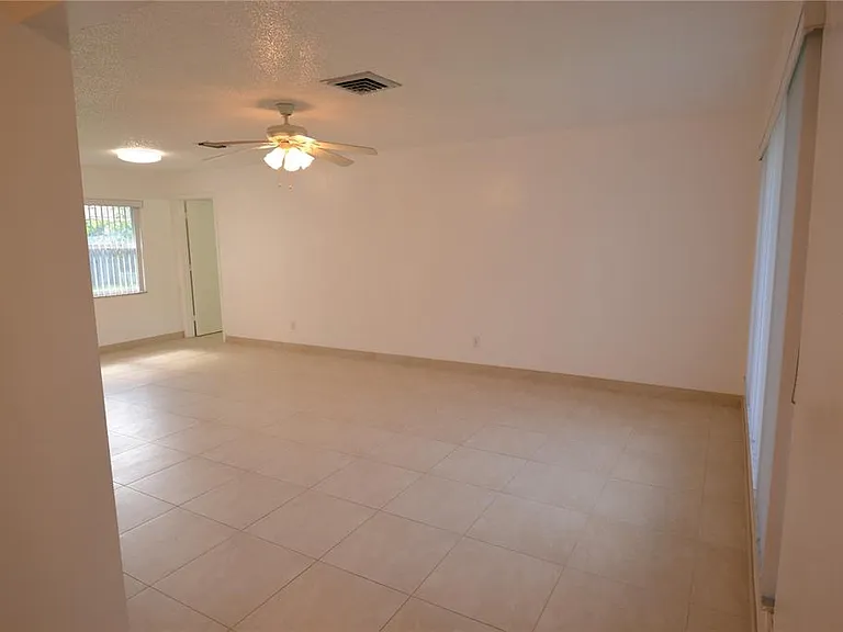 2357 White Oak Cir — Photo 29