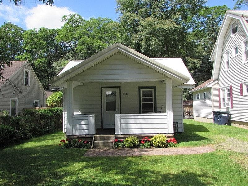 2867 West Avenue, Greenhurst