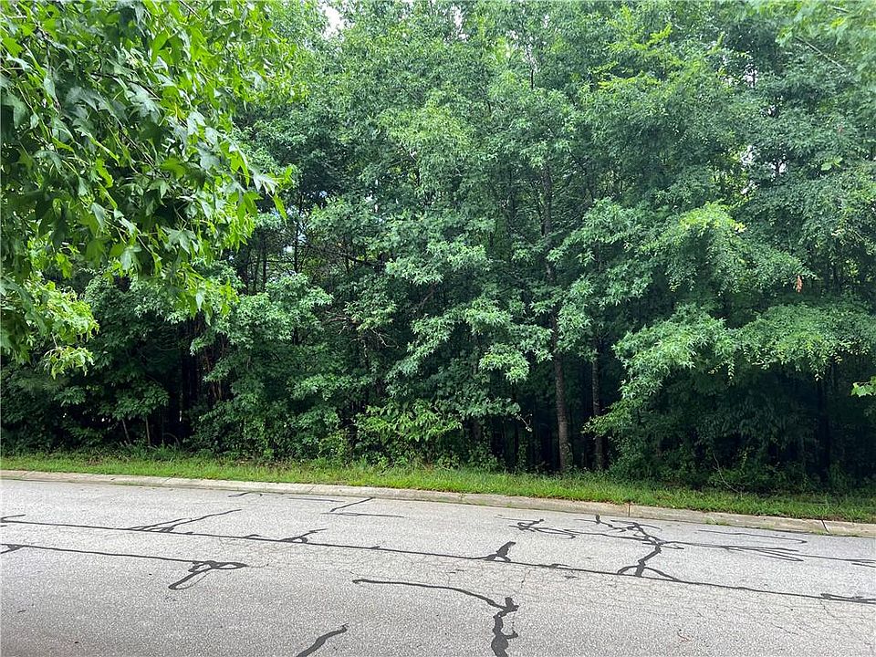 2nd image of 302 Muirfield Ct