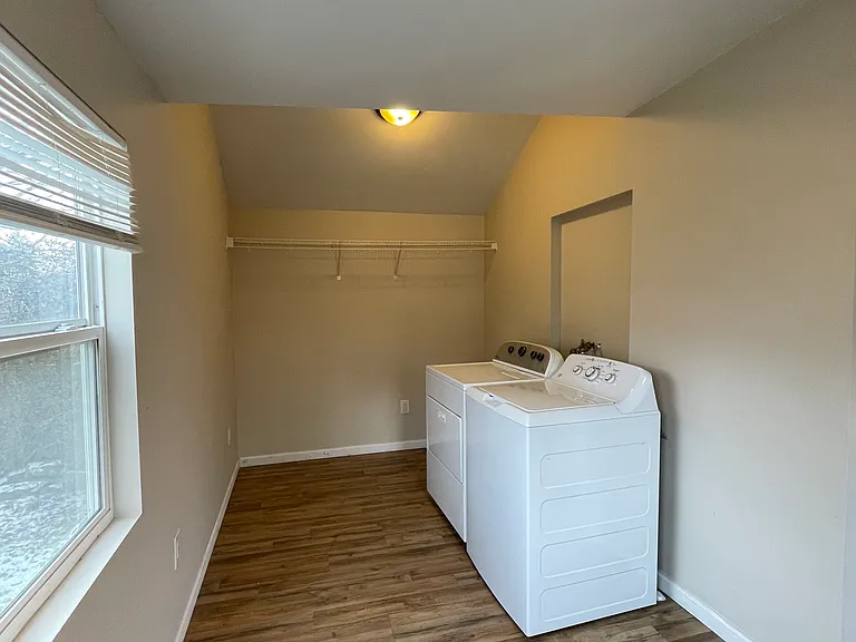 303 S New Castle St — Photo 5