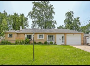 725 Ash Rd, Hoffman Estates, IL 60169