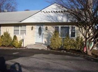 25 N Henry St, Valley Stream, NY 11580
