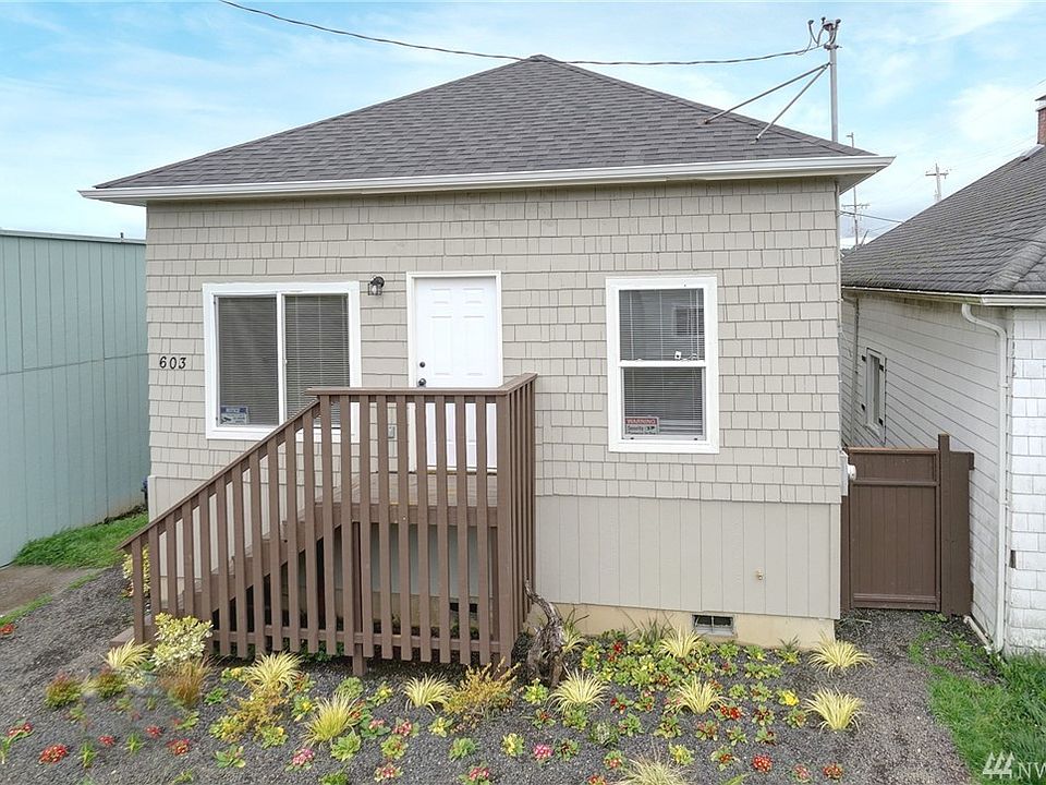 Welcome to this darling updated three bedroom, 2 bath home in Aberdeen. 