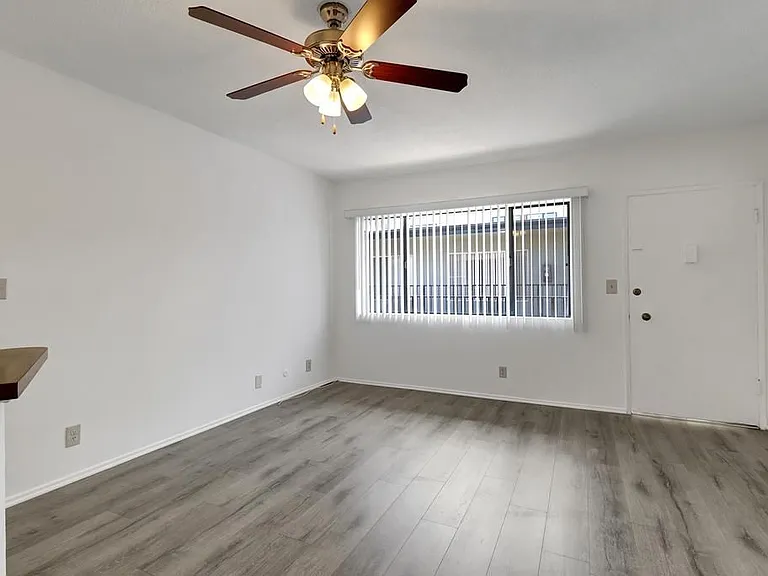 3721 S Bentley Ave #6 — Photo 7