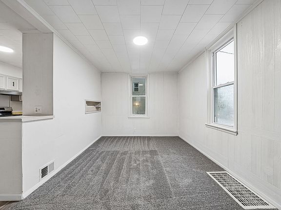 5th image of 910 Harrison Ave