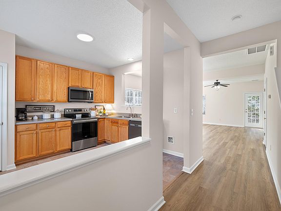 3rd image of 101 Graystar Rd