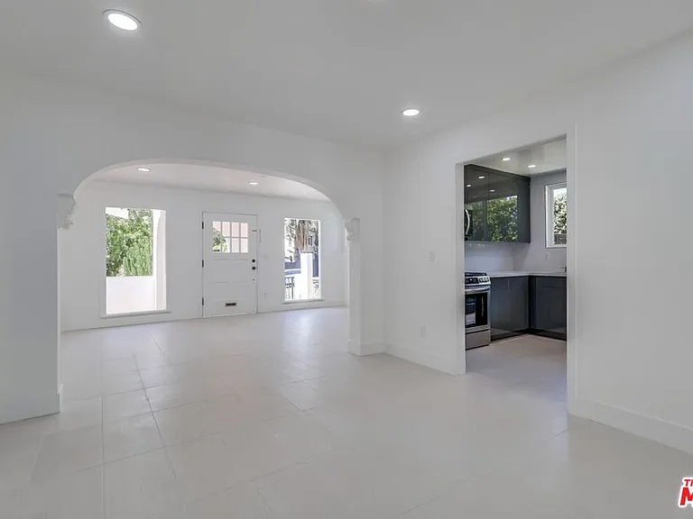 1318 S Longwood Ave — Photo 8