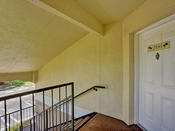 2nd image of 815 W Boynton Beach Boulevard #2-206