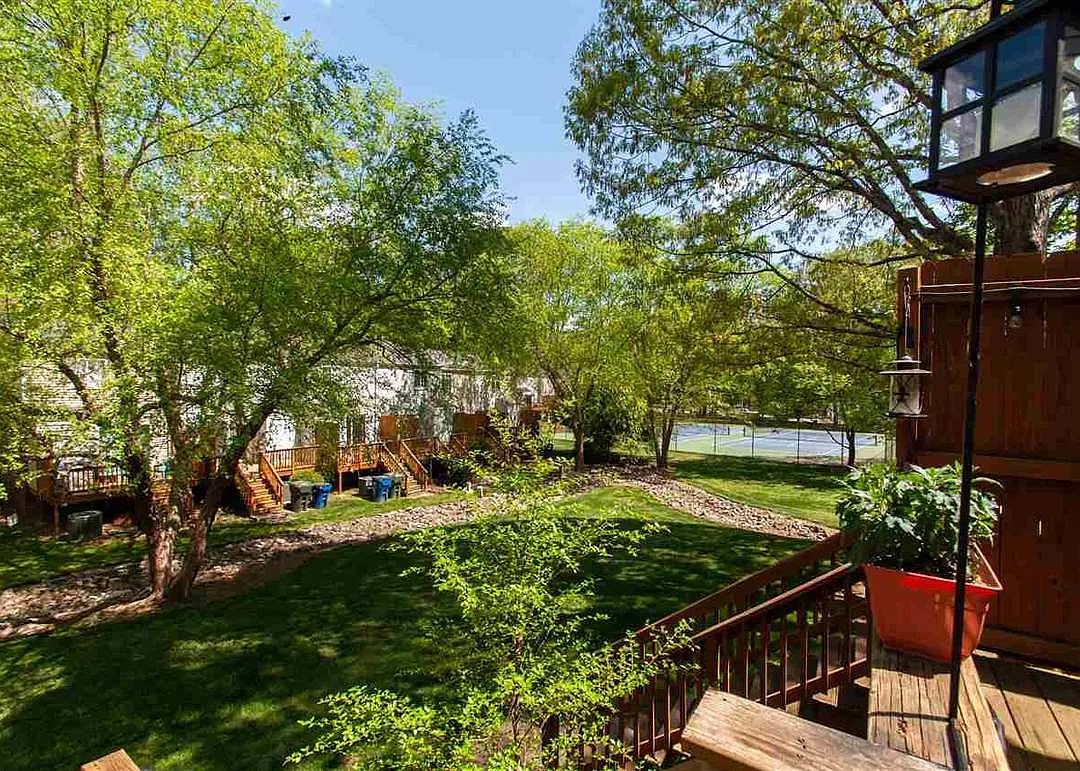2 bed, 1.5 bath, 1050 sqft, $1,450 — Photo 3