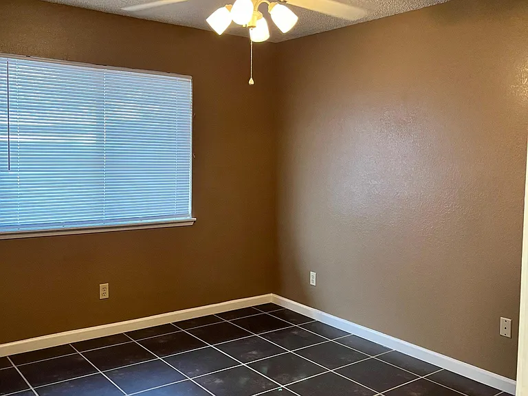 9120 Peach Ave — Photo 14