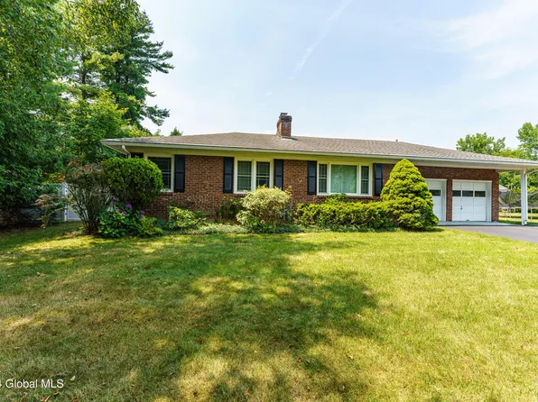 16 Gregory Lane, Loudonville, NY 12211