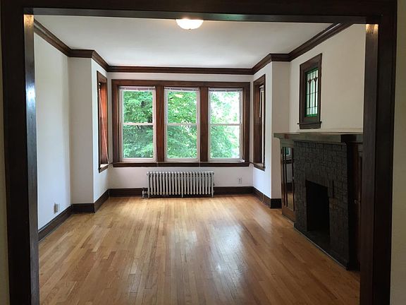 2nd image of 2251 W Cornelia Ave #2F