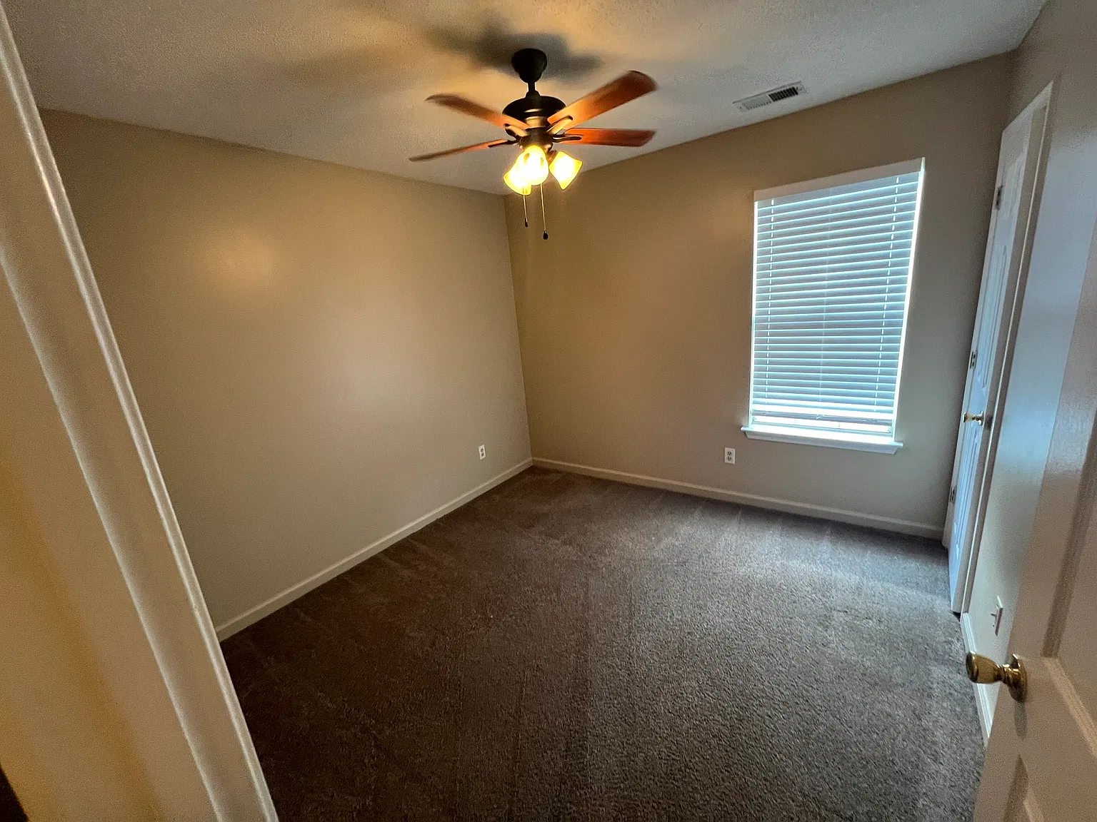 3 bed, 1315 sqft, $1,995 — Photo 3