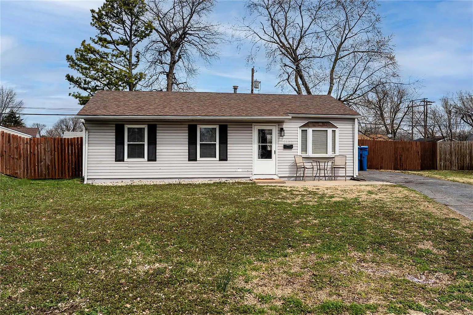 2433 Sunbury Ave photo 1