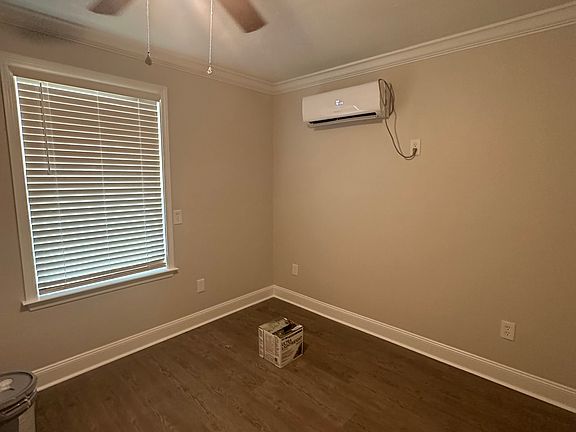 5th image of 2547 Jay St #1