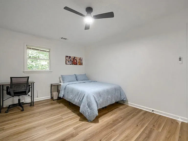 Leland Pl SW — Photo 1