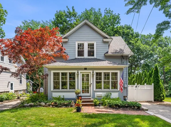 31 Magnolia Ave, Andover, MA 01810