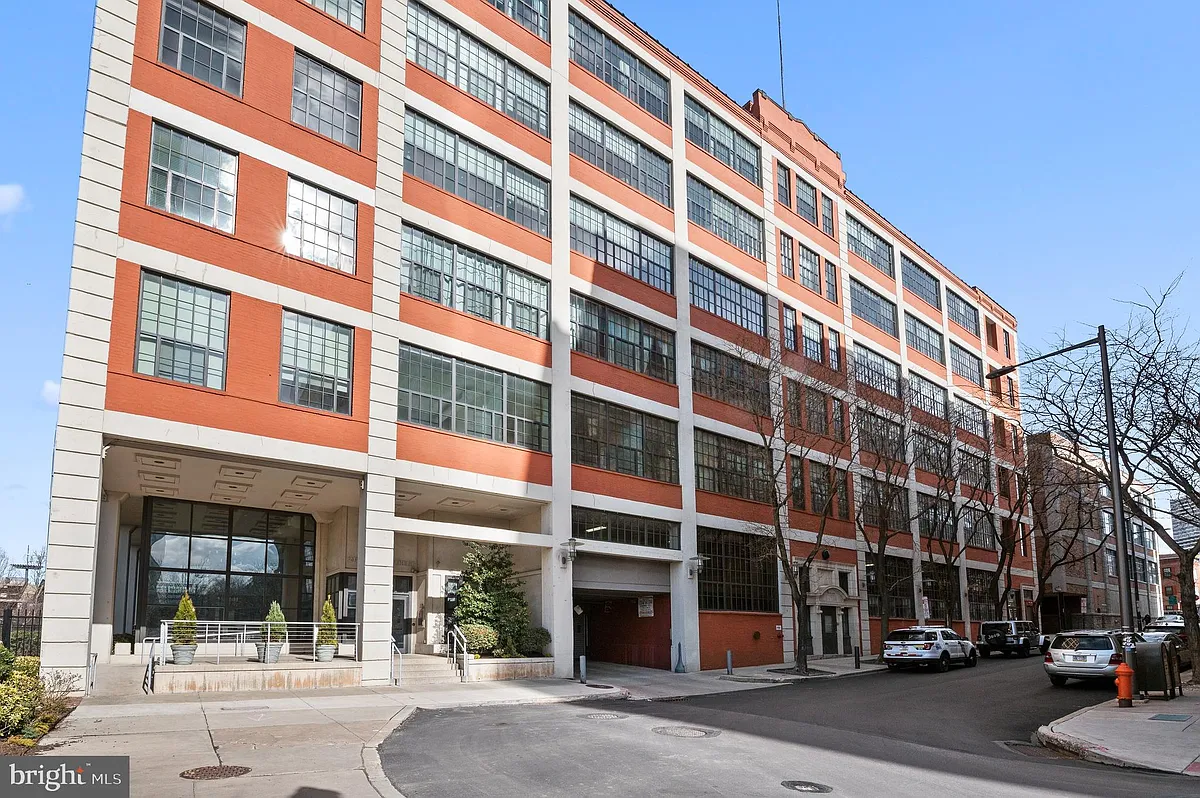 Building Photo - 2429 Locust St #520