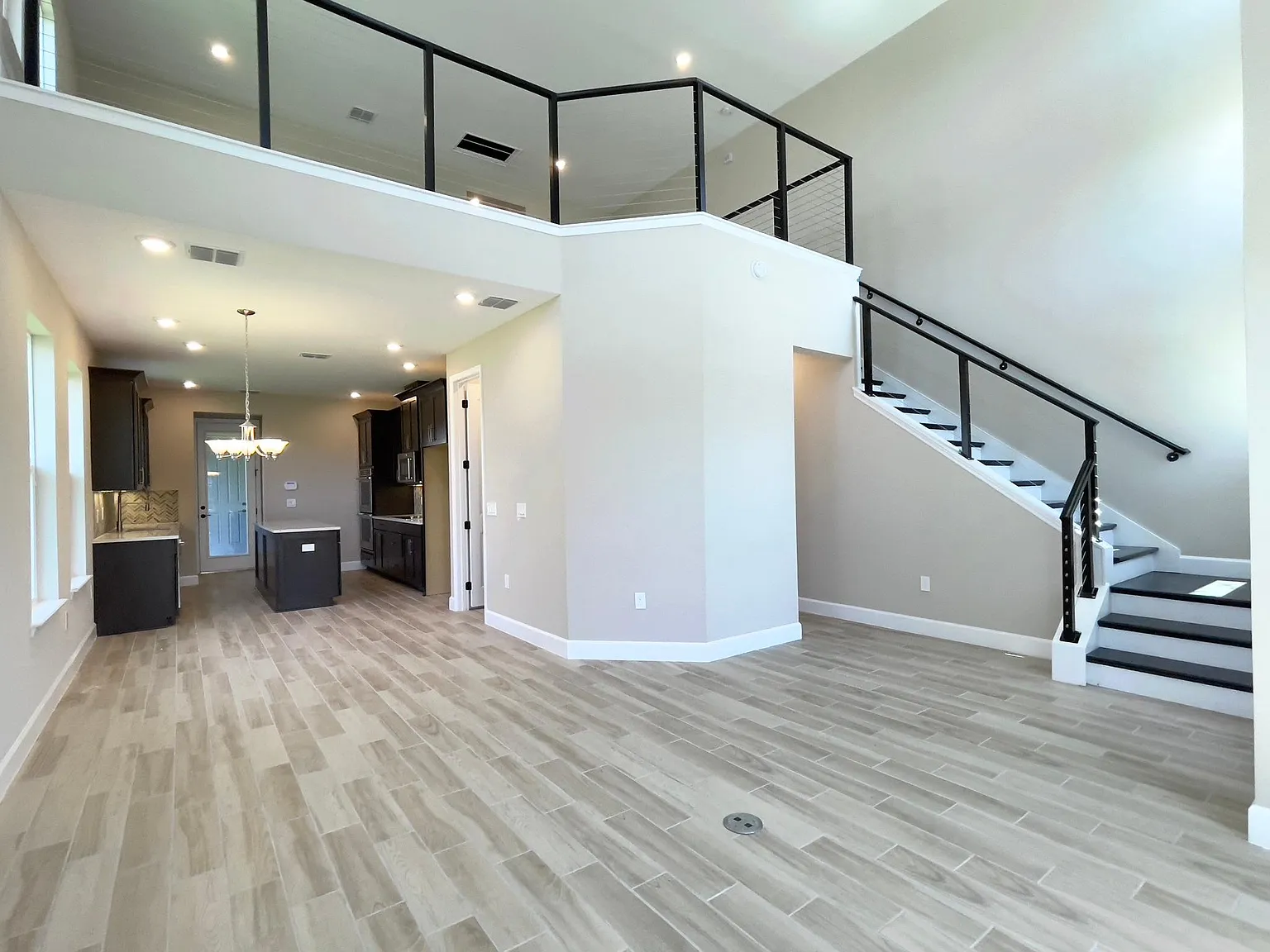 4 bed, 3.5 bath, 2303 sqft, $3,700 — Photo 4