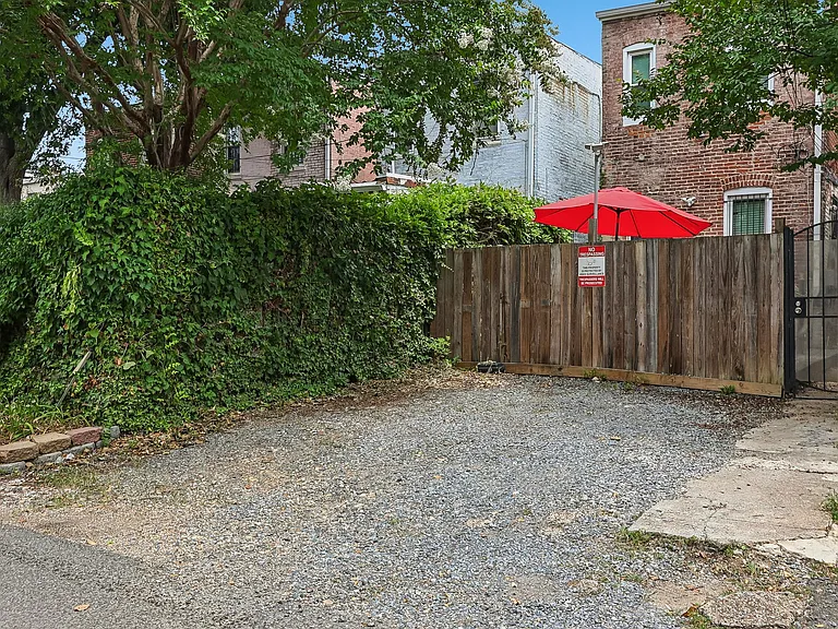 724 5th St NE #B — Photo 39