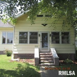 725 S McKinley St, Harrisburg, IL, 62946
