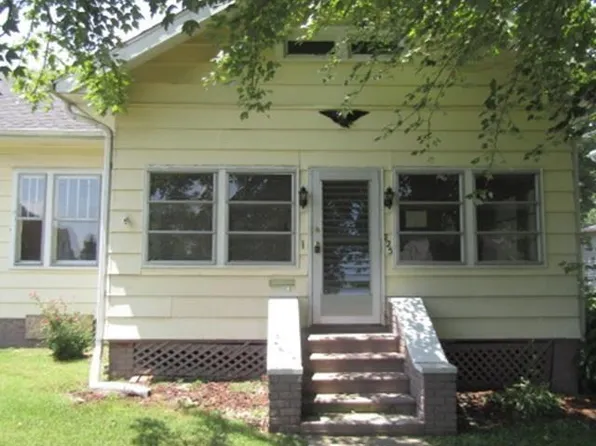 725 S McKinley St, Harrisburg, IL 62946