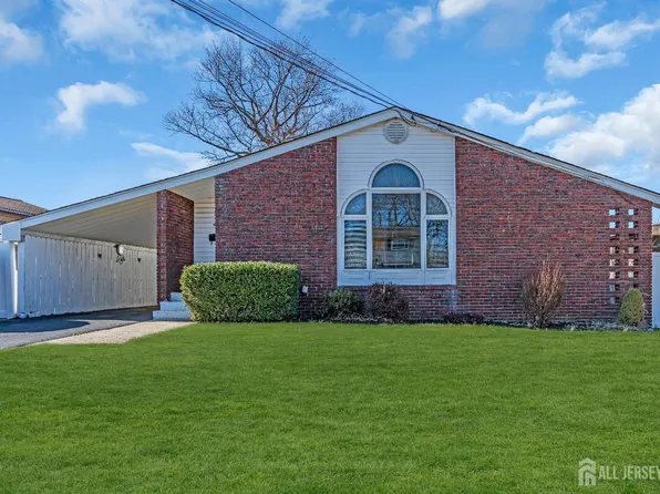 57 Woodshore W, Keyport, NJ 07735