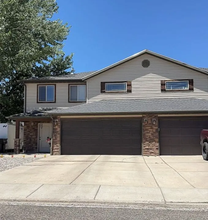 2747 N Mountain Valley Trl