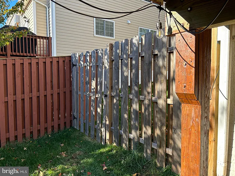 6821 Hollow Glen Ct — Photo 24