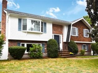 6 Benton Cir, Reading, MA 01867