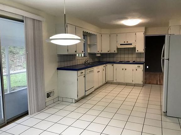 3rd image of 3721 Wildwood Dr