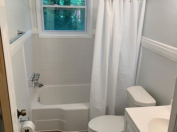 4th image of 1545 W 11th St