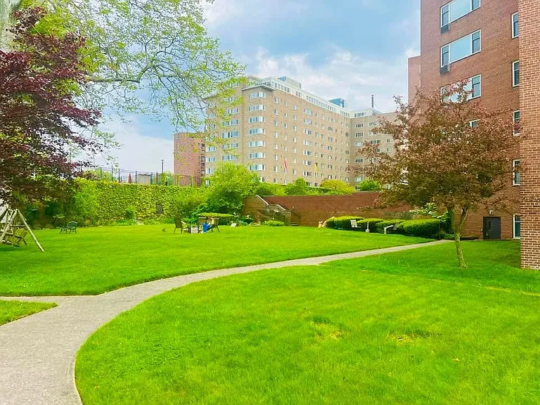 11820 Edgewater Dr #423 — Photo 10