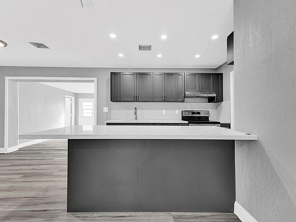 5th image of 3290 NW 13th Street