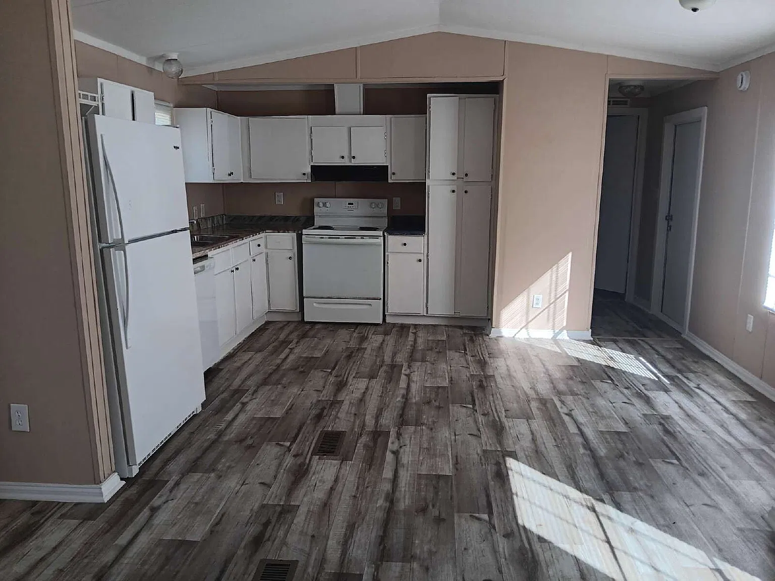 Studio, 1152 sqft, $1,250 — Photo 1