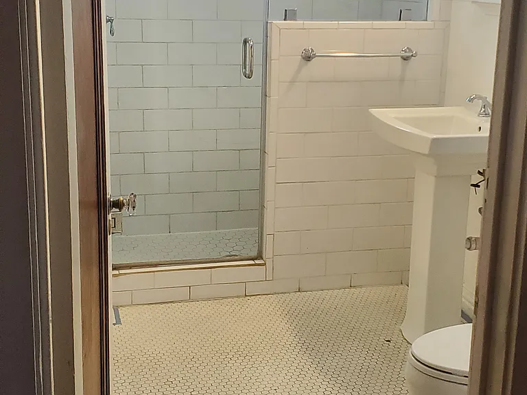 1605 W Summit Ave — Photo 5