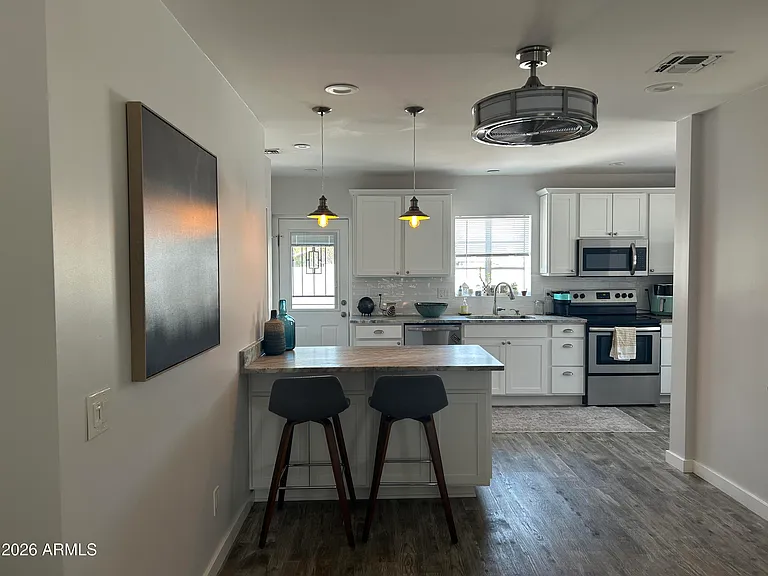 326 W Highland Ave — Photo 7