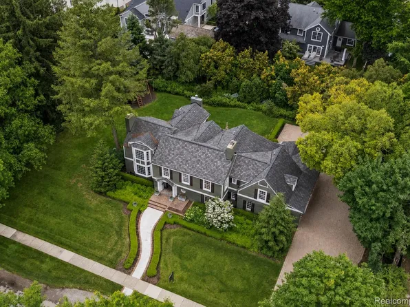 1269 Willow Ln, Birmingham, MI 48009