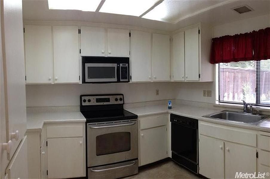 2nd image of 2239 Sandcastle Way