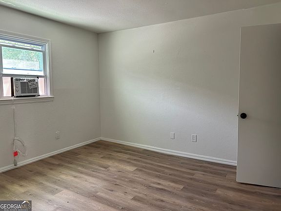 5th image of 610 N College Dr #5