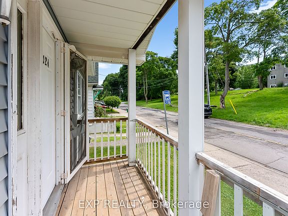 4th image of 4124 Terrace Ave W