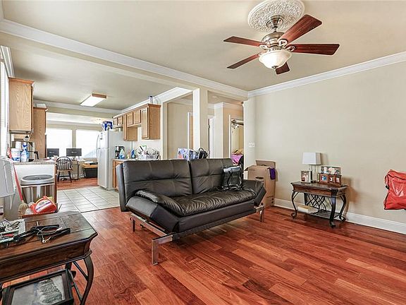 3rd image of 6219-21 Waldo Dr