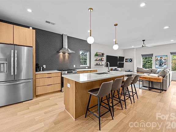 3rd image of 3020 Cobbs Hill Rd
