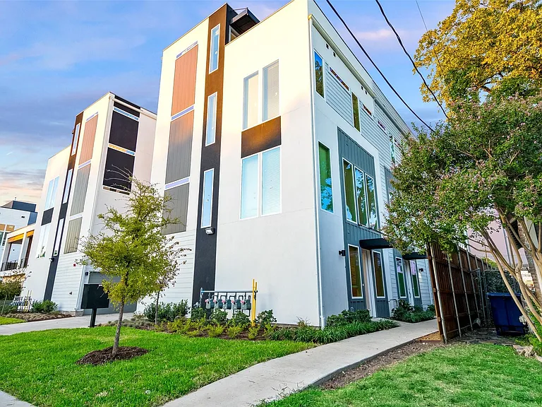 2030 N Prairie Ave #105 — Photo 7