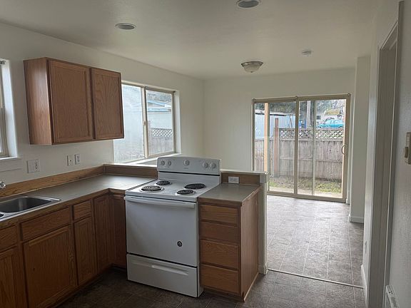 5th image of 2430-2438 E Whiteaker Ave